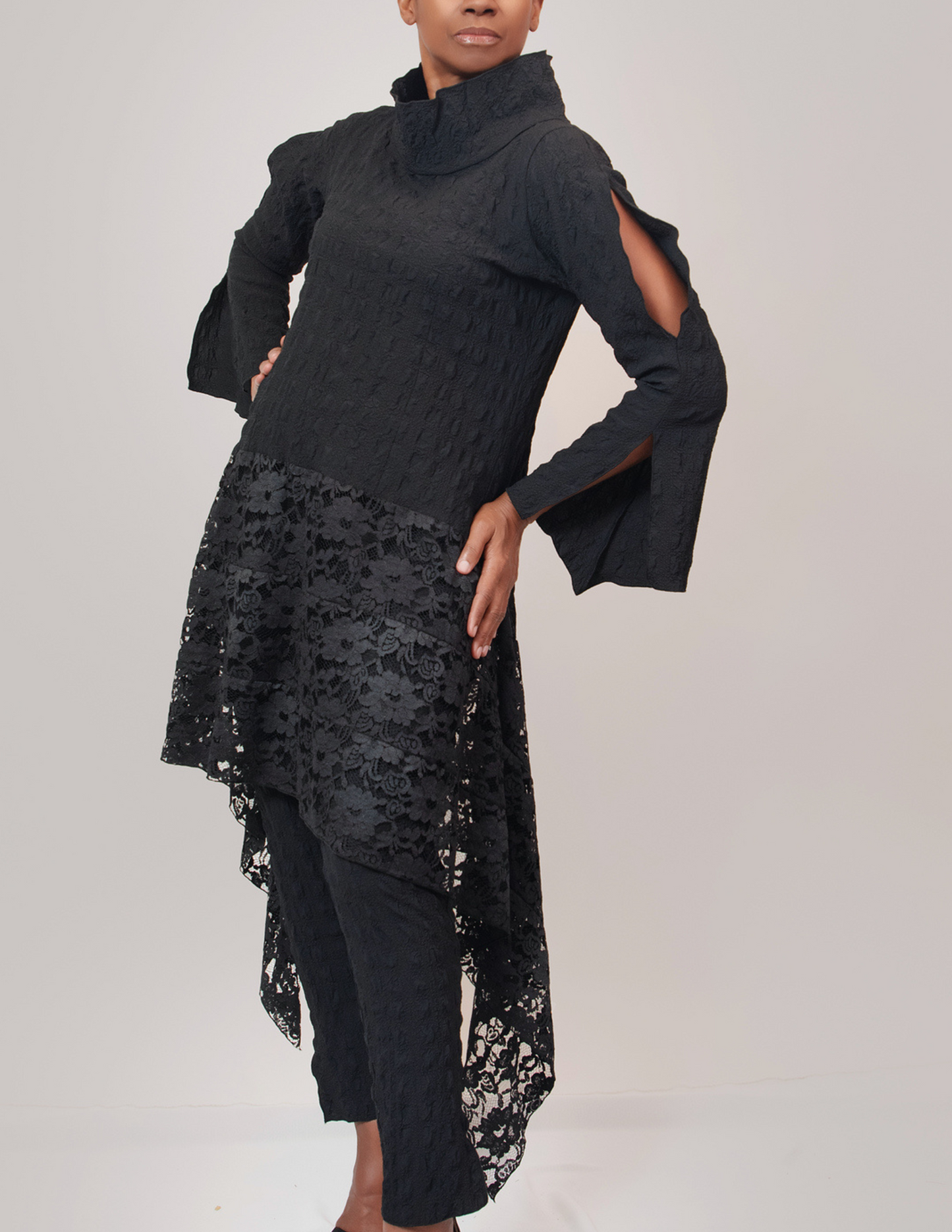 Slit sleeve pucker lace tunic